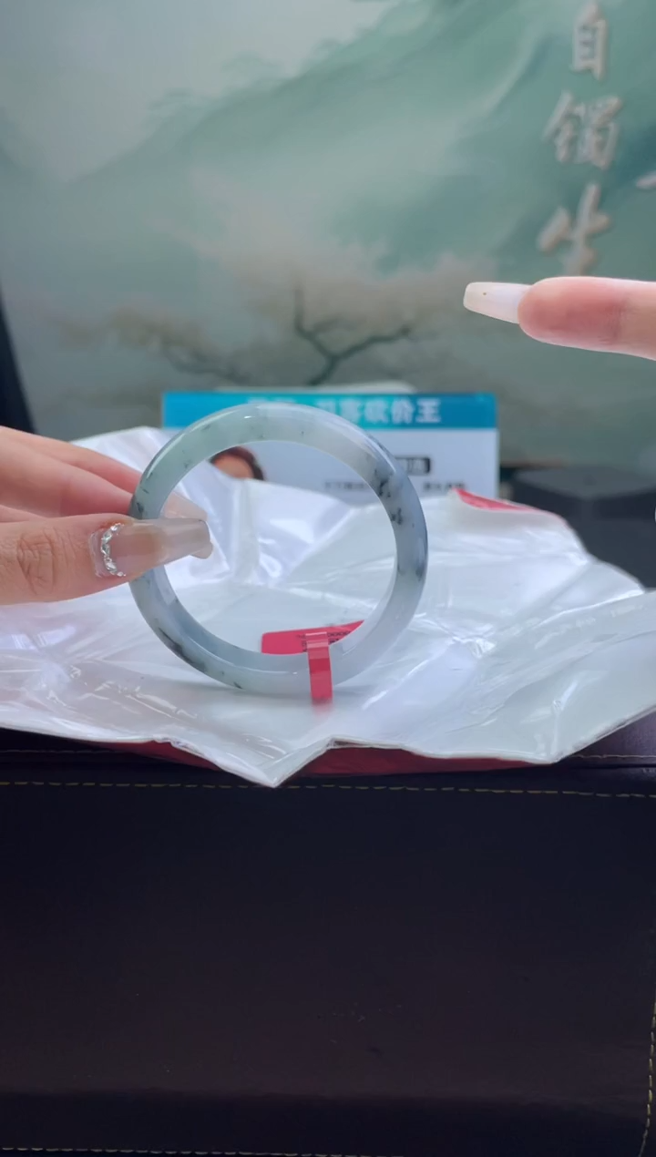 翡翠手镯未镶嵌1翡翠手镯