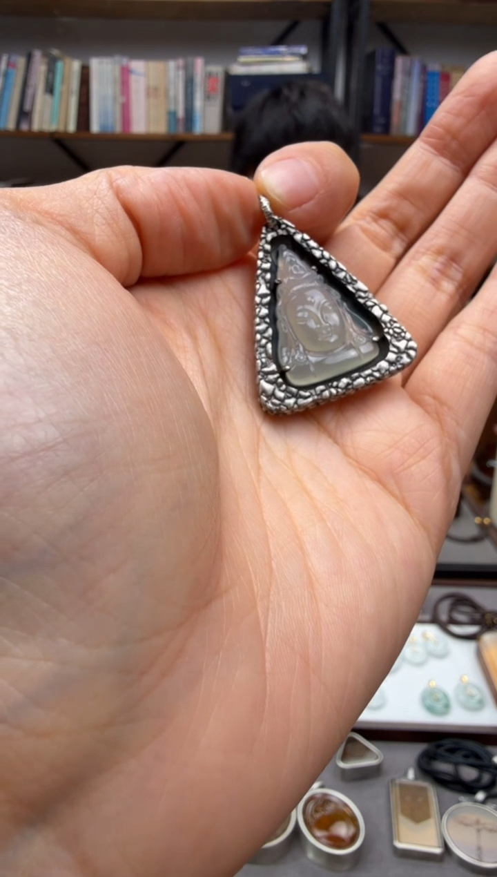 颈饰未镶嵌翡翠观音吊坠