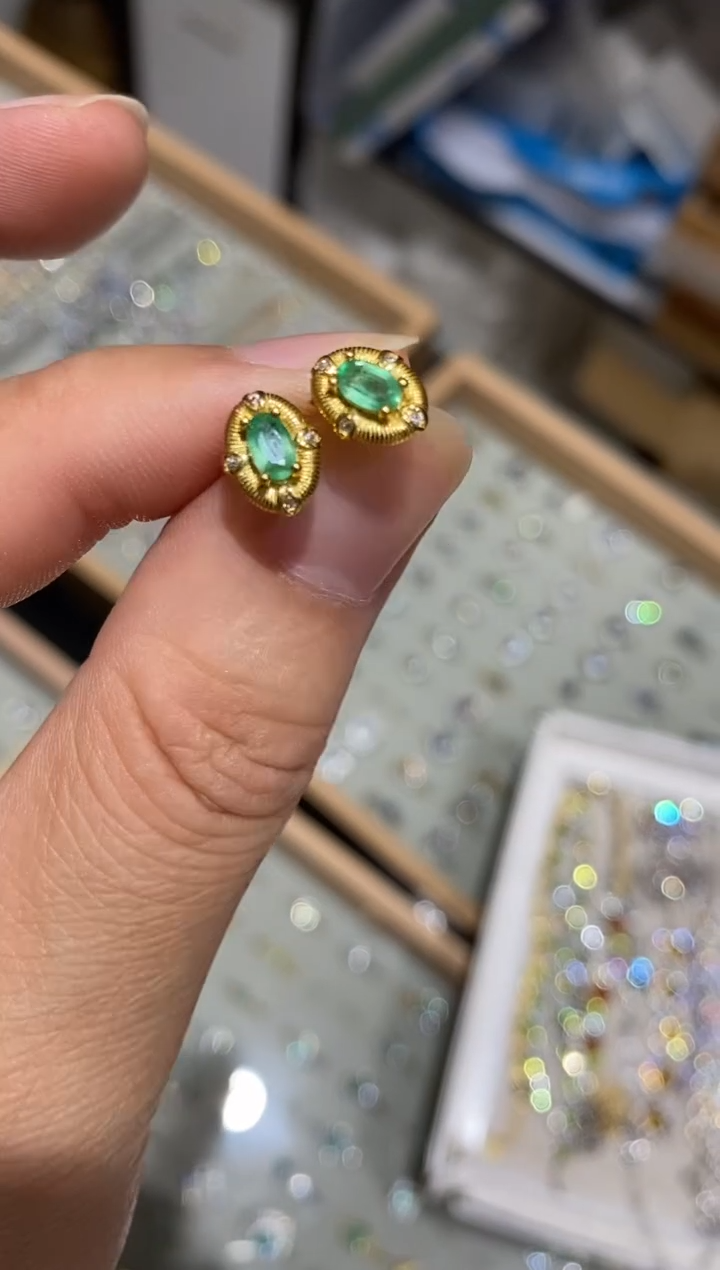 银S925镶嵌耳饰祖母绿耳钉