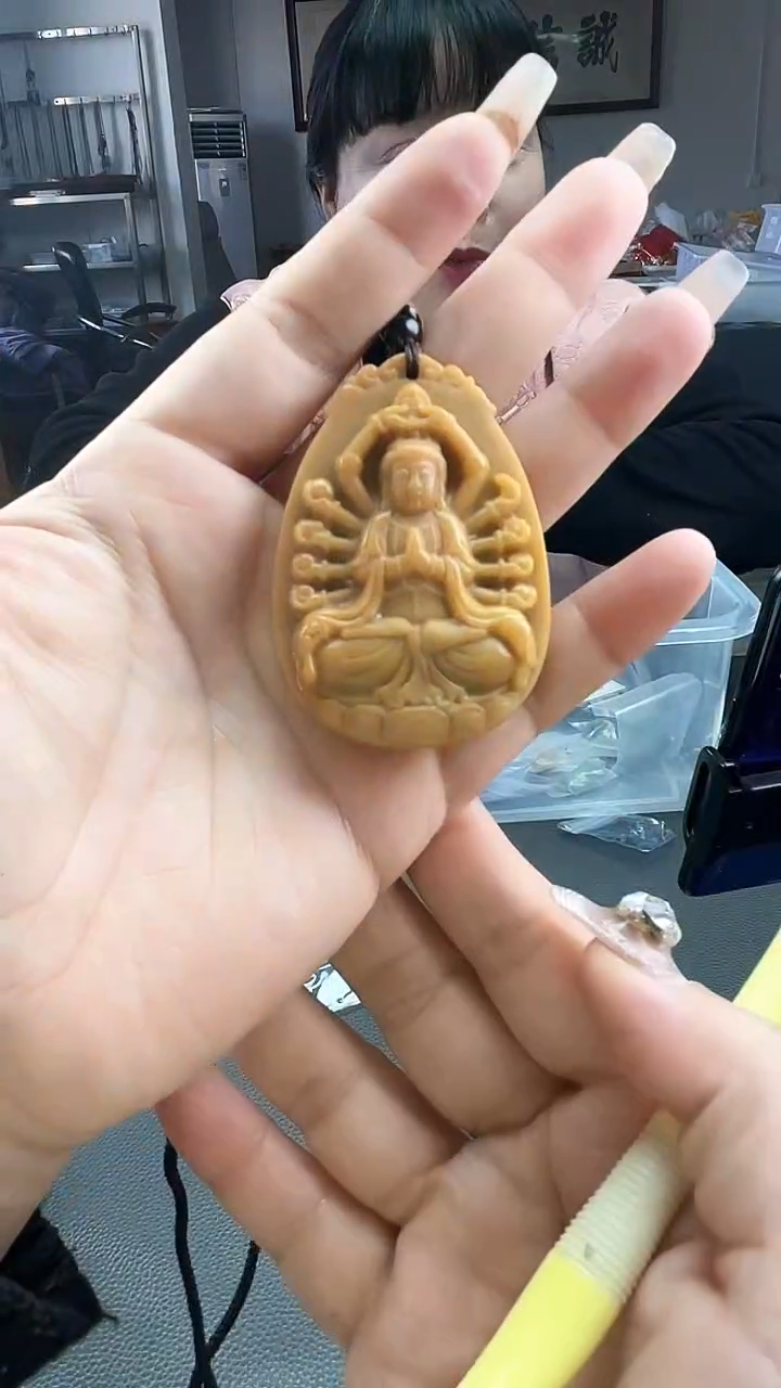 【闪购商品】密玉（石英质玉）1未镶嵌1千手观音