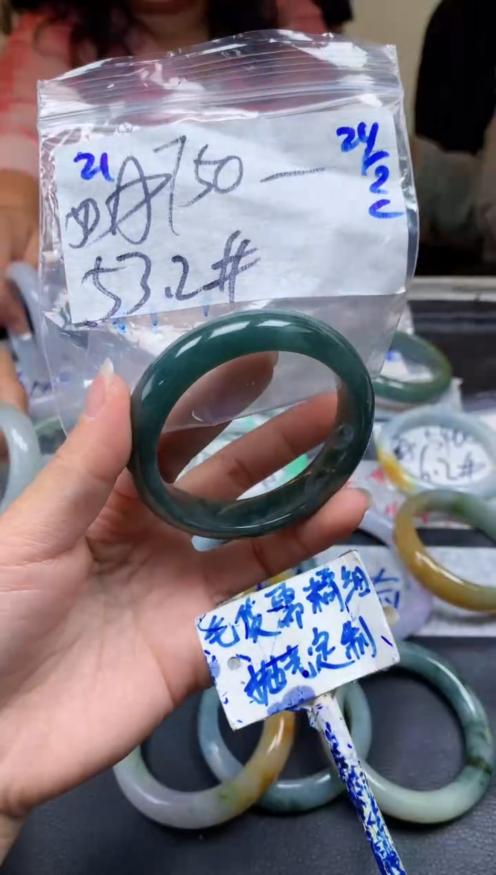 【闪购商品】定制翡翠未镶嵌21毛货需精细抛光手镯多样性拍一发一