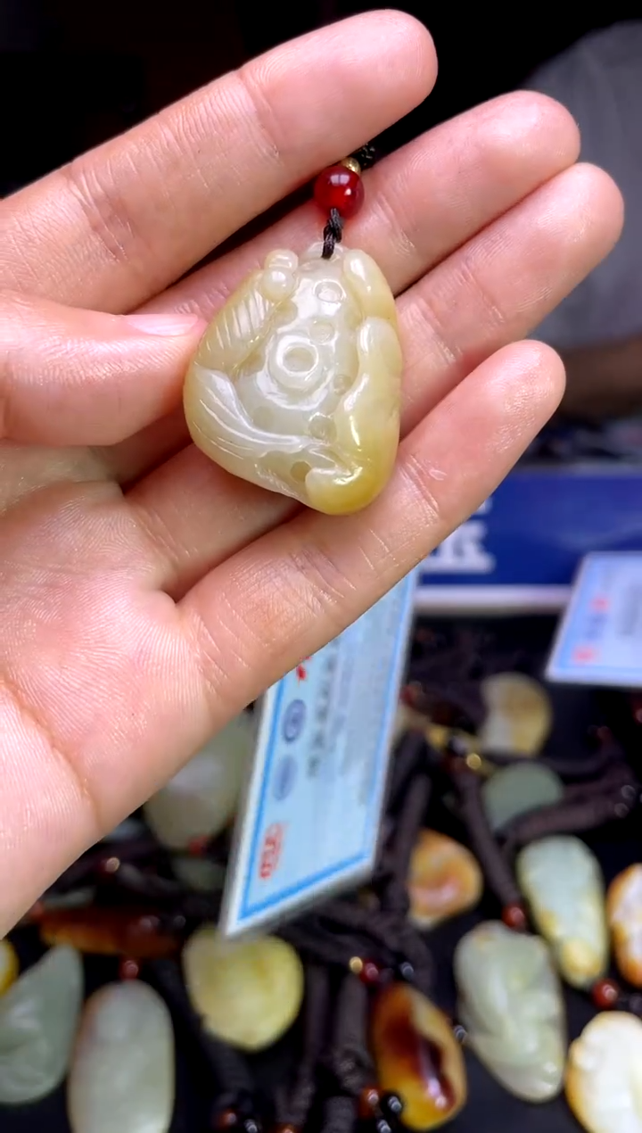 和田玉未镶嵌颈饰1