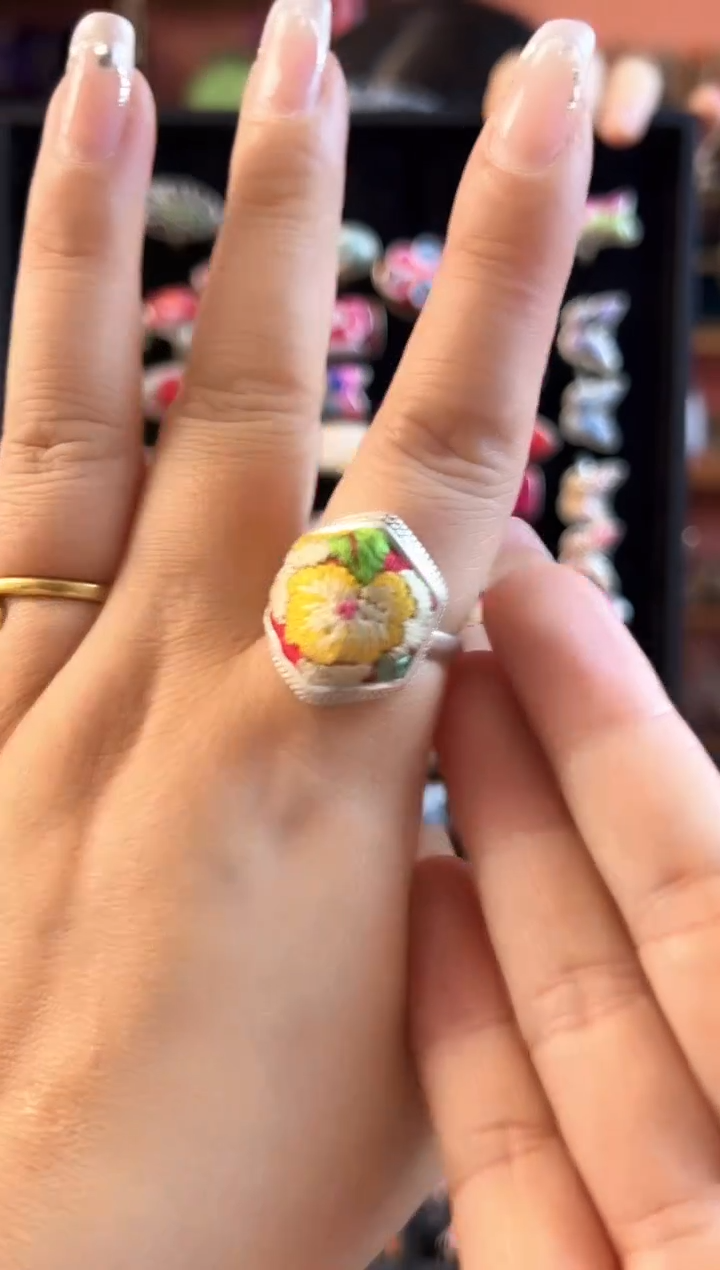 织绣民族风老绣饰品022