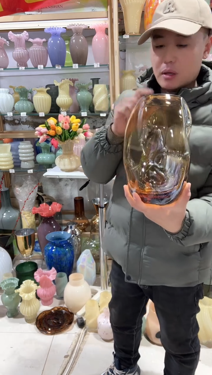 【闪购商品】无铅玻璃琥珀色不规则花瓶