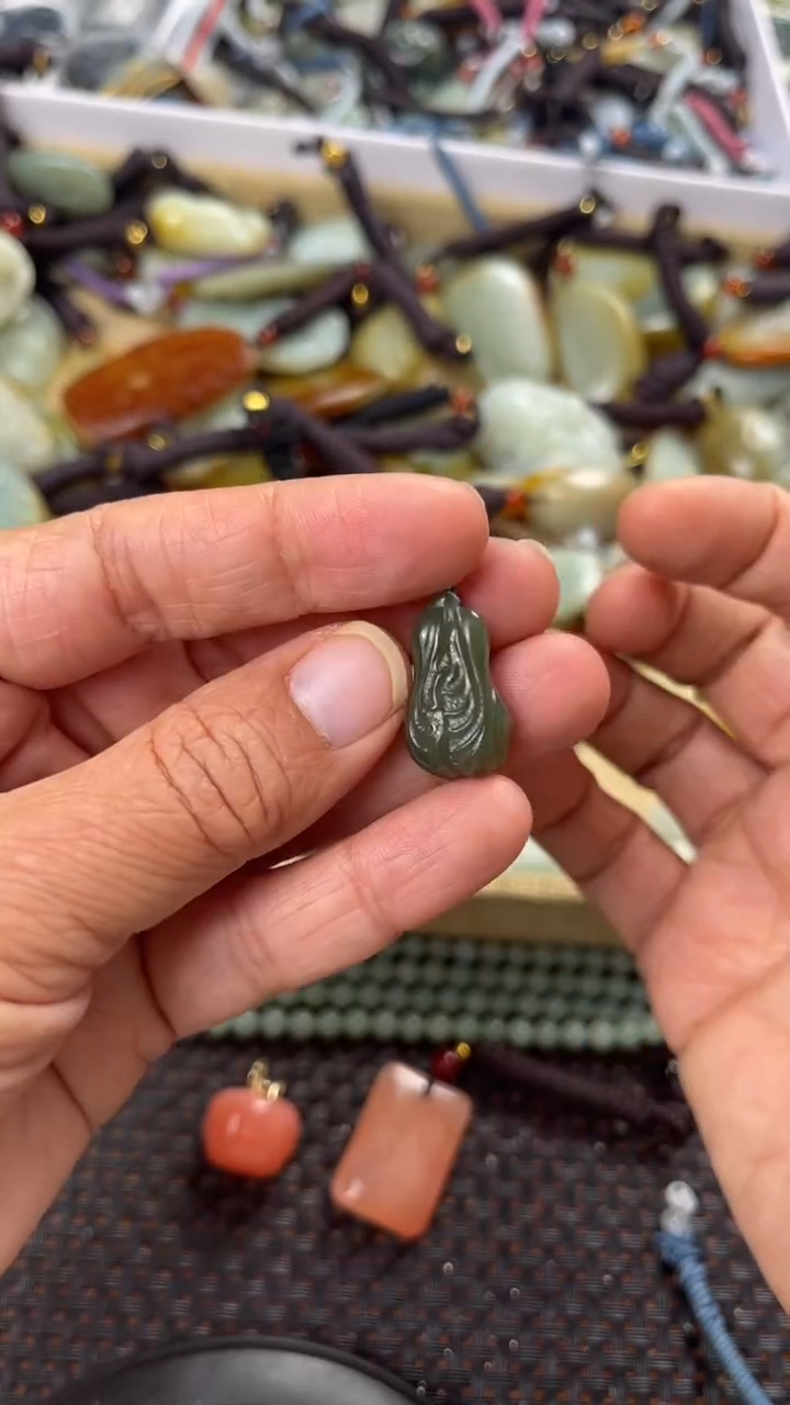 【闪购商品】和田玉颈饰未镶嵌多样性发货没有证书拍一发一有瑕