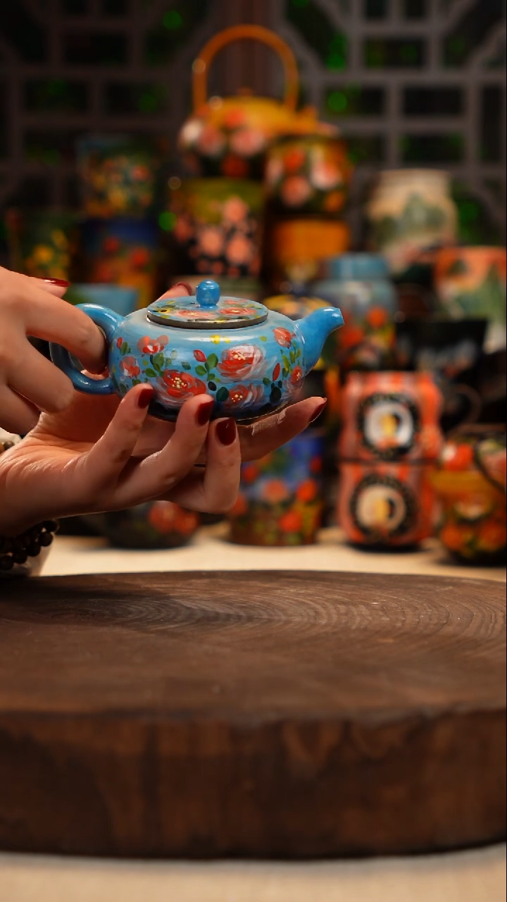  油画   釉下彩  壶