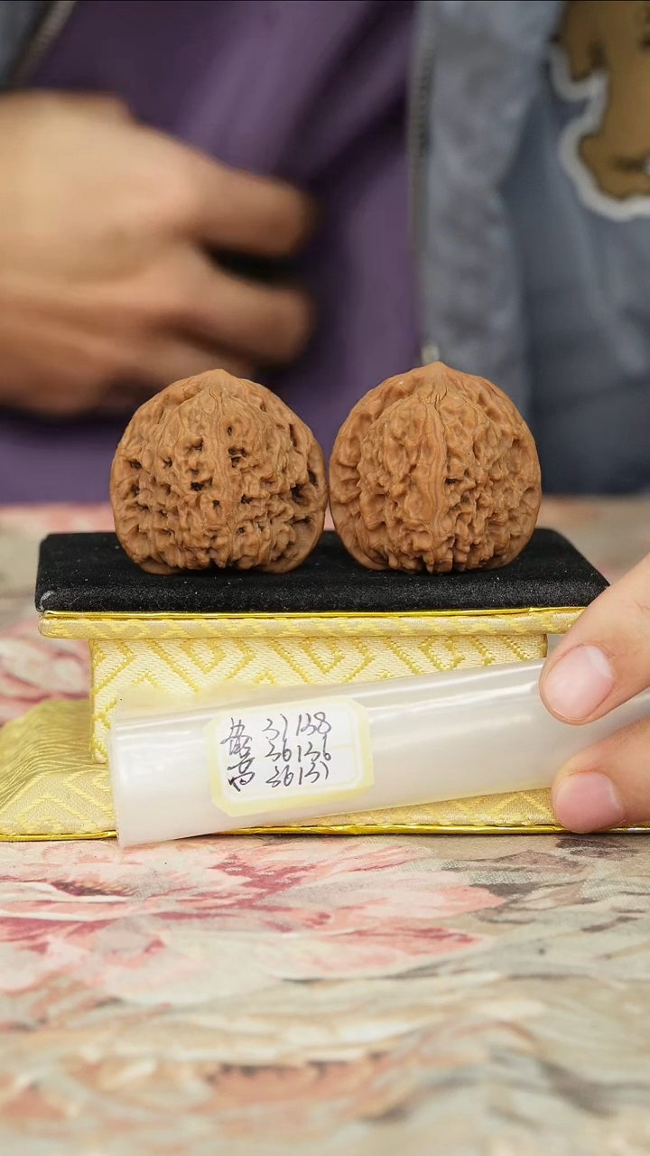 【闪购商品】文玩核桃把件赵喜满南将石