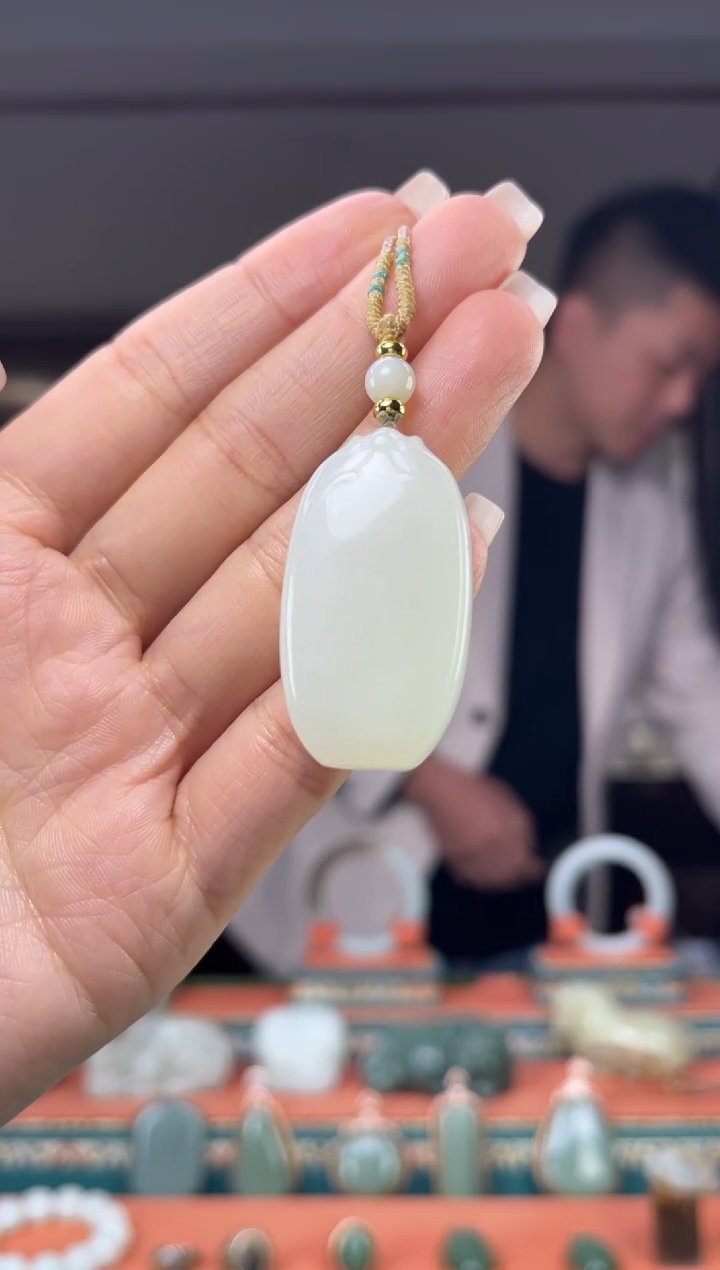 颈饰未镶嵌和田玉佩佩