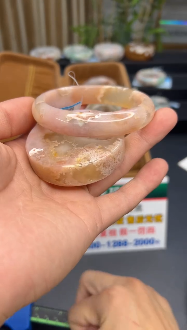 【闪购商品】石英质玉手镯未镶嵌A356(62圈赠送镯心)