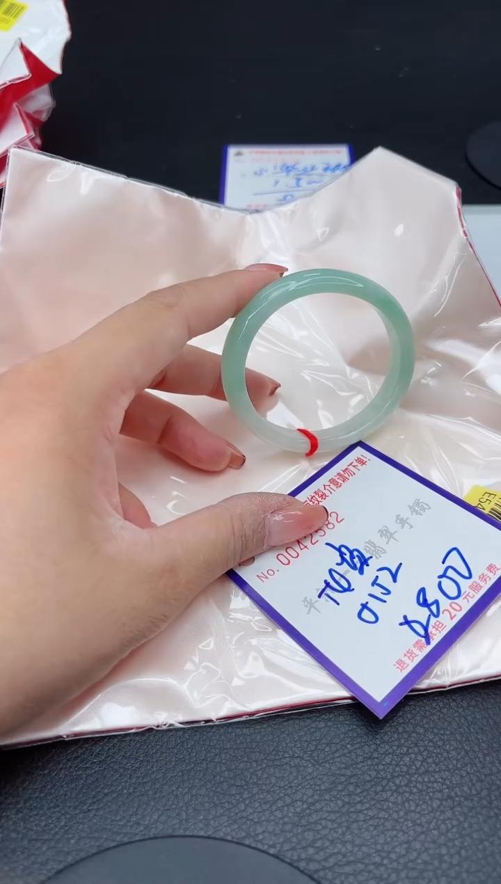 翡翠手镯未镶嵌1