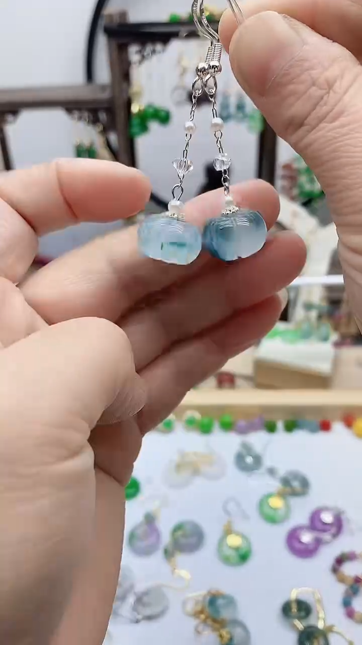 银S925镶嵌石英质玉（天山翠）耳饰480