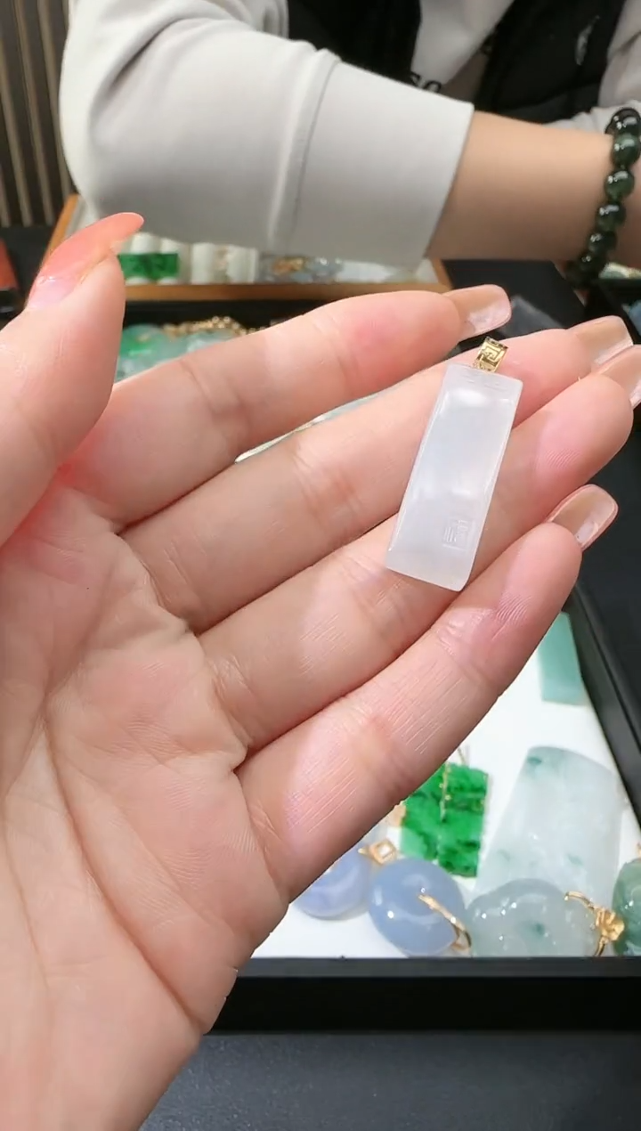 【闪购商品】翡翠颈饰18K金镶嵌TZG0121060