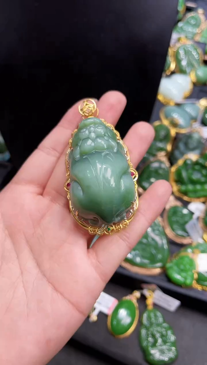 【闪购商品】和田玉吊坠18K金镶嵌多样性发一