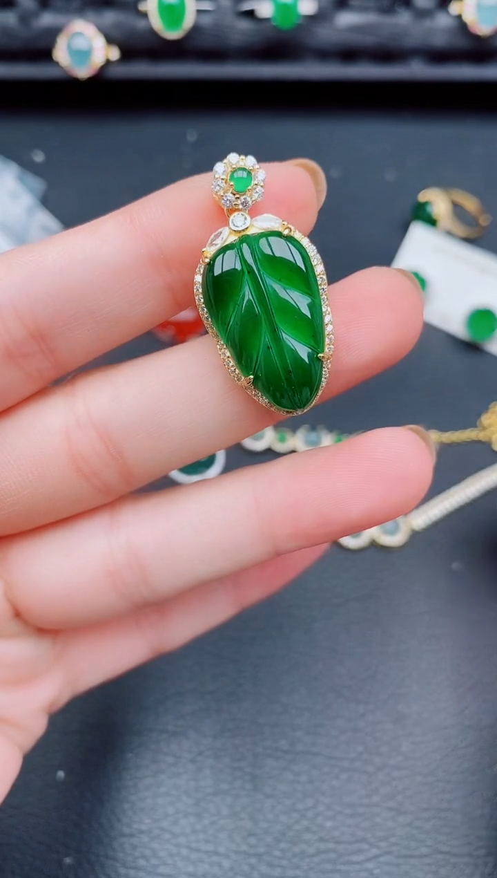 【闪购商品】翡翠颈饰银S925镶嵌天然a货翡翠678