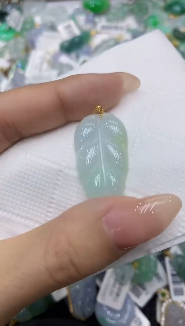 颈饰18K金镶嵌翡翠111111111111