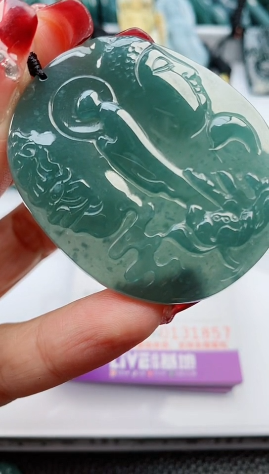 【闪购商品】翡翠颈饰未镶嵌            