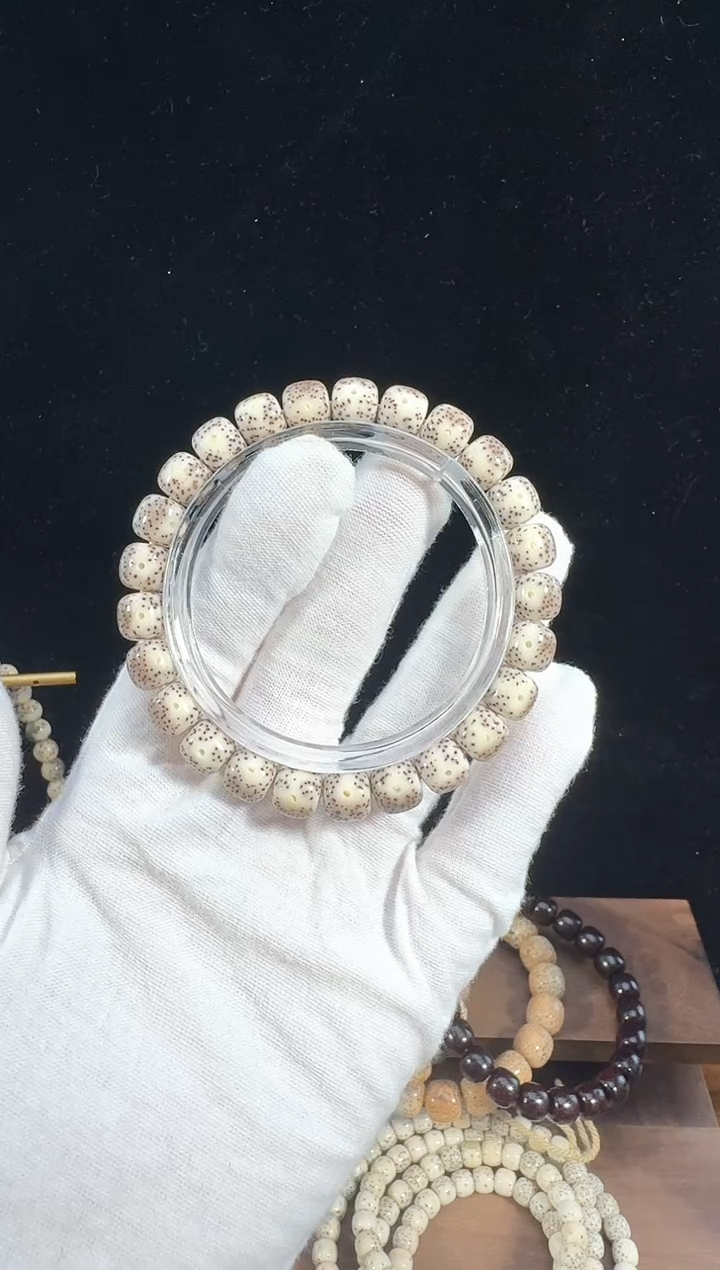 手串星月菩提M9*8灰冰10-07