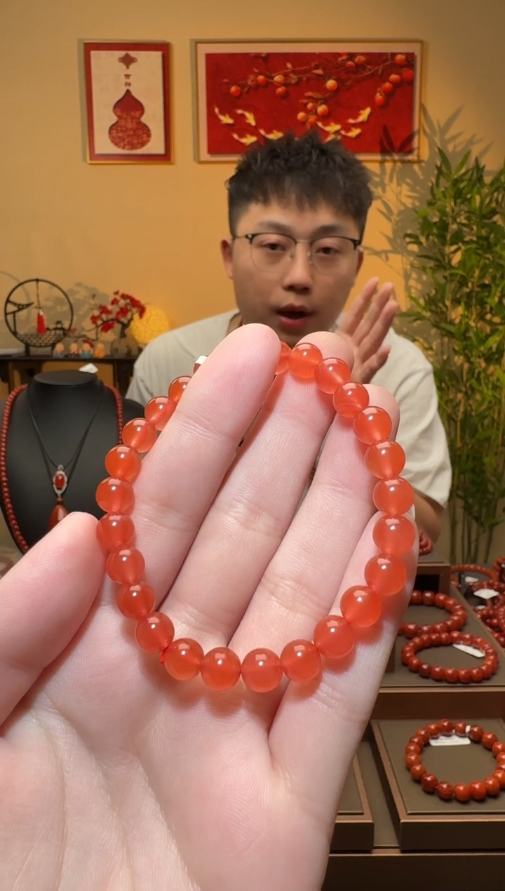 南红玛瑙手串未镶嵌一条约7mm 多样性发货