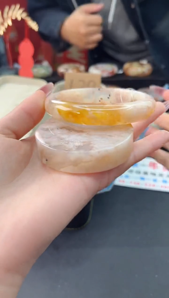 【闪购商品】石英质玉手镯未镶嵌赠送镯心（62圈口）