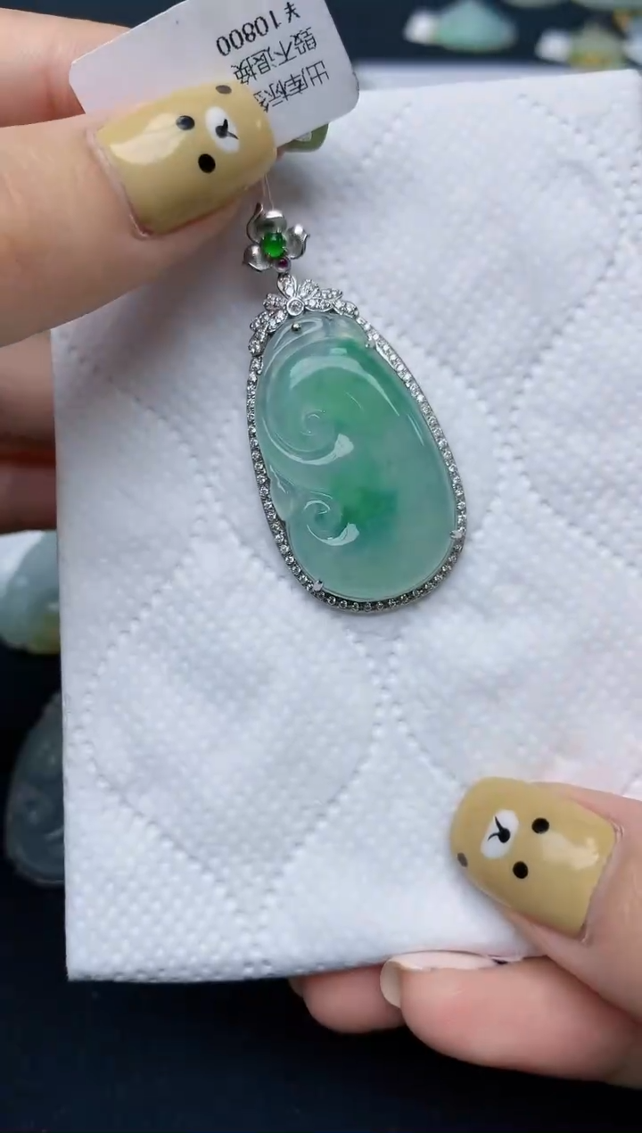 翡翠18K金镶嵌颈饰天然翡翠A货