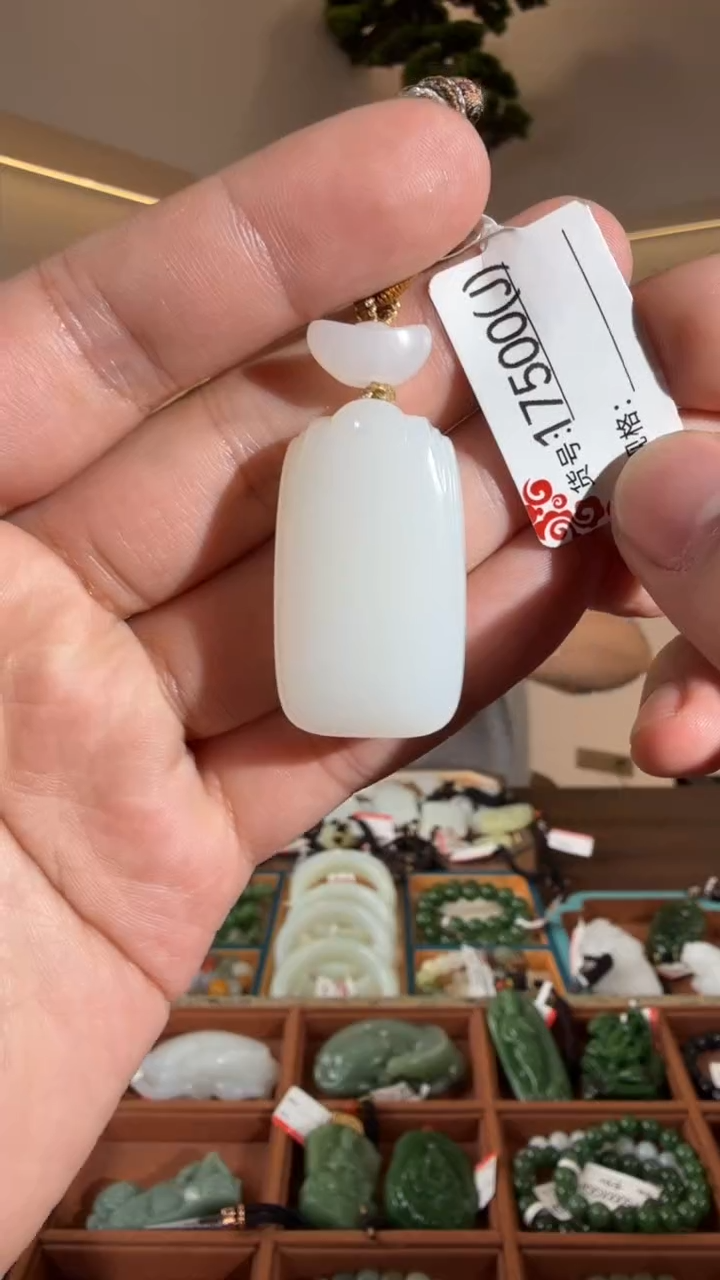 颈饰未镶嵌和田玉J