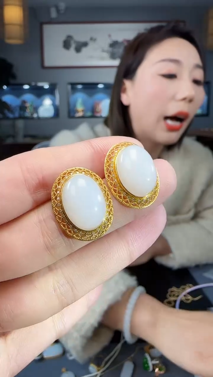 【闪购商品】和田玉耳钉18K金镶嵌1
