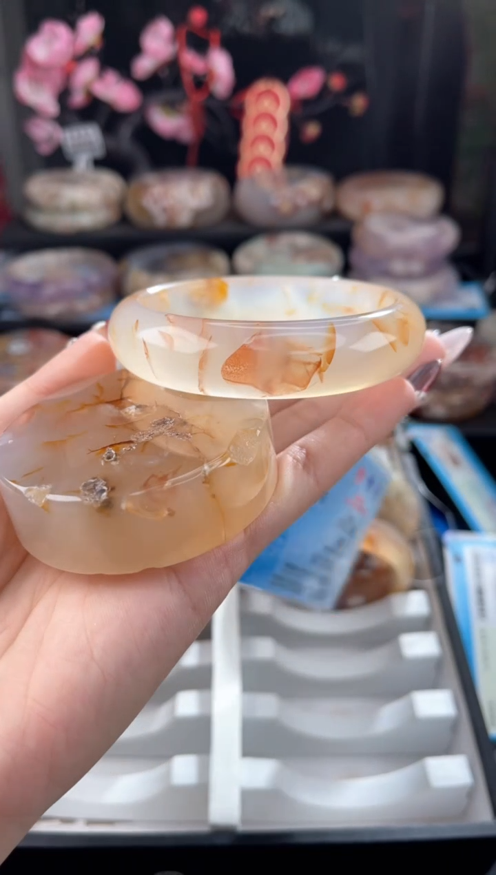 【闪购商品】石英质玉手镯未镶嵌61