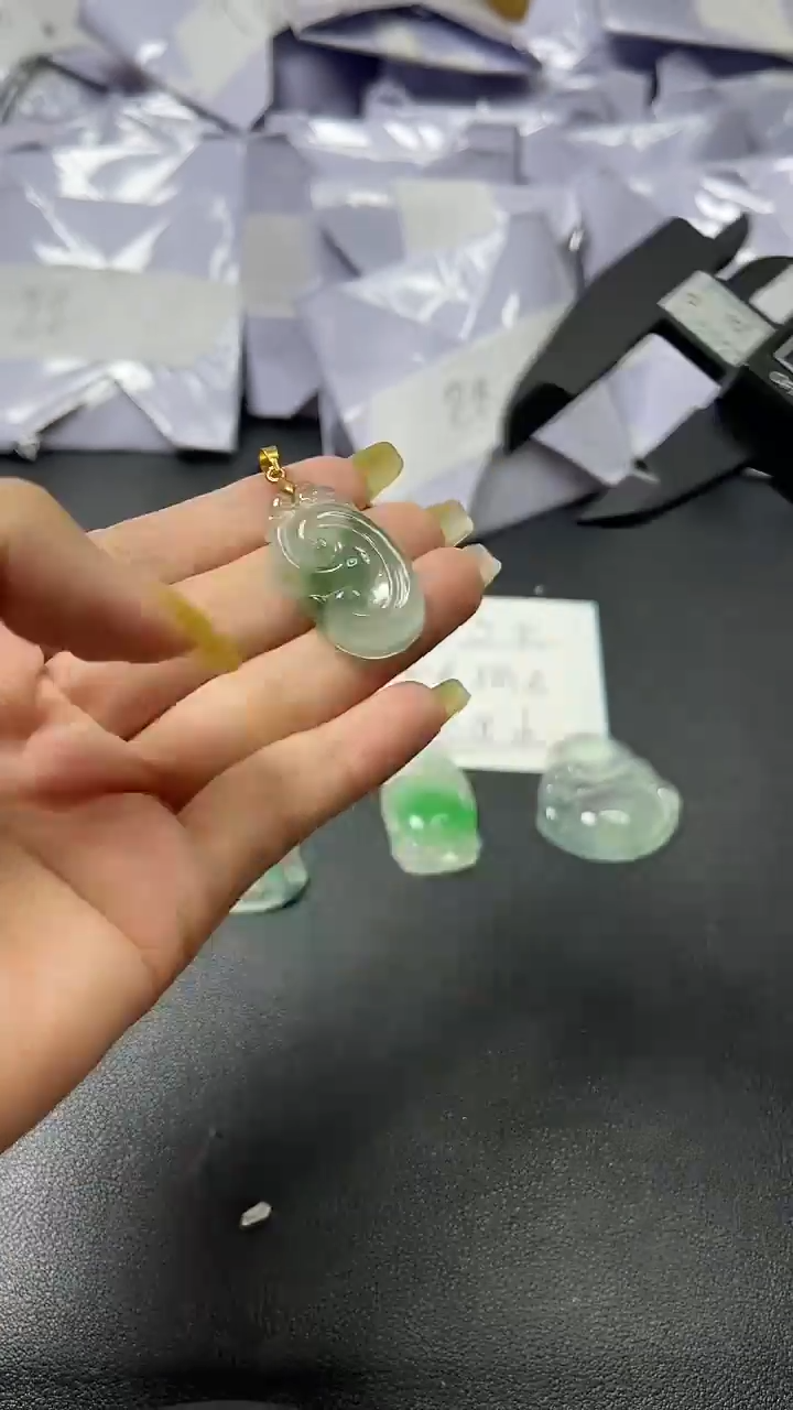 时尚女士精品吊坠