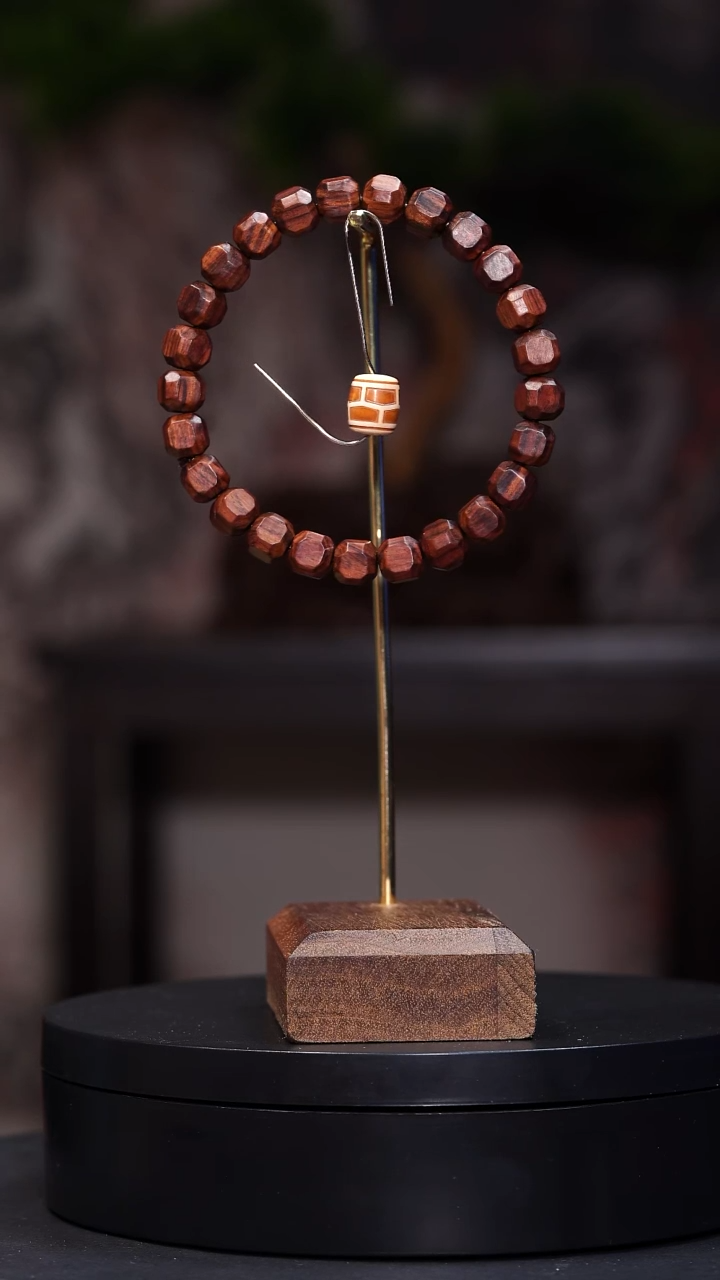 【闪购商品】黄花梨/降香黄檀手串/手链异形柱26面手串+配珠