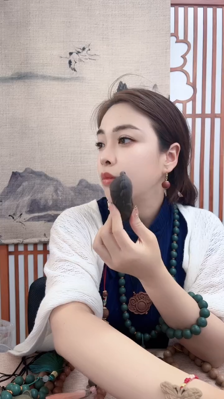 泥塑玫瑰白菜手把件