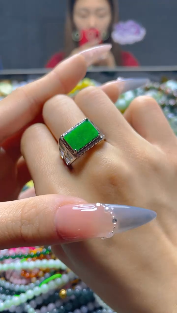 颈饰未镶嵌翡翠/U/翡翠A货，一件也是批发价