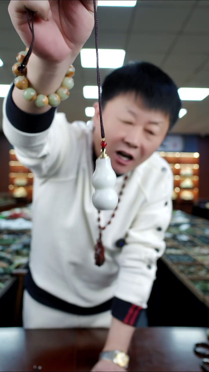 未镶嵌蛇纹石玉吊坠多样是发货随机发一