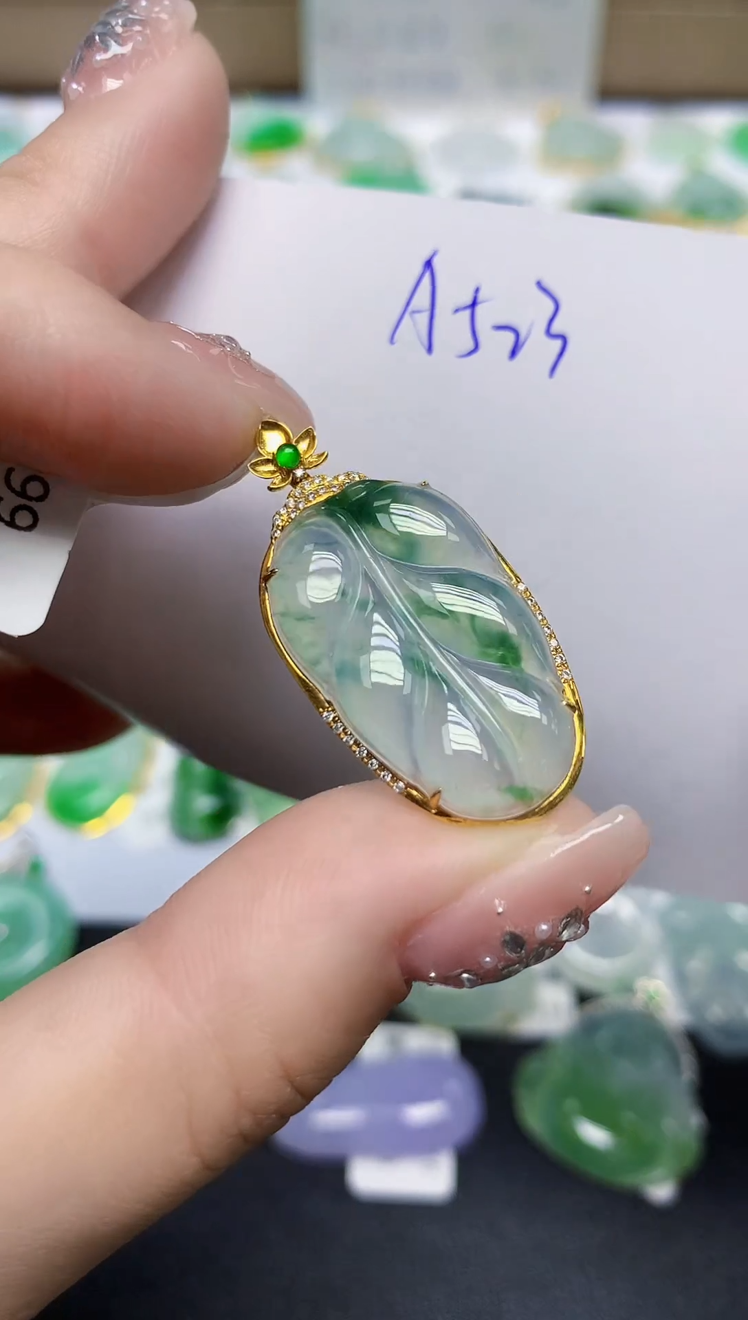 颈饰18K金镶嵌翡翠天然缅甸翡翠A货翡翠百元以上9元证书费自理