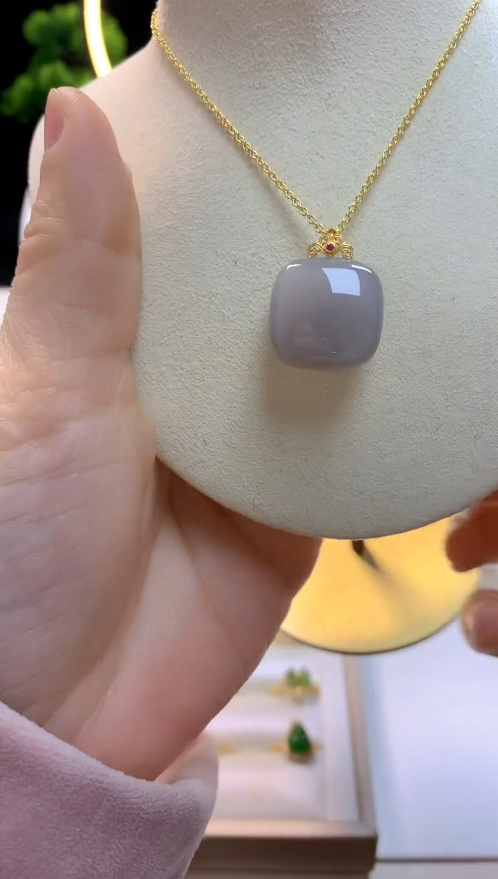 【闪购商品】和田玉吊坠18K金镶嵌烟紫方糖