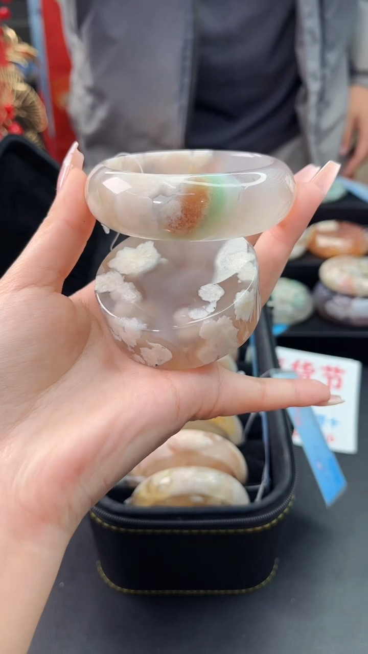 【闪购商品】石英质玉手镯未镶嵌赠送镯心（圈口）55+