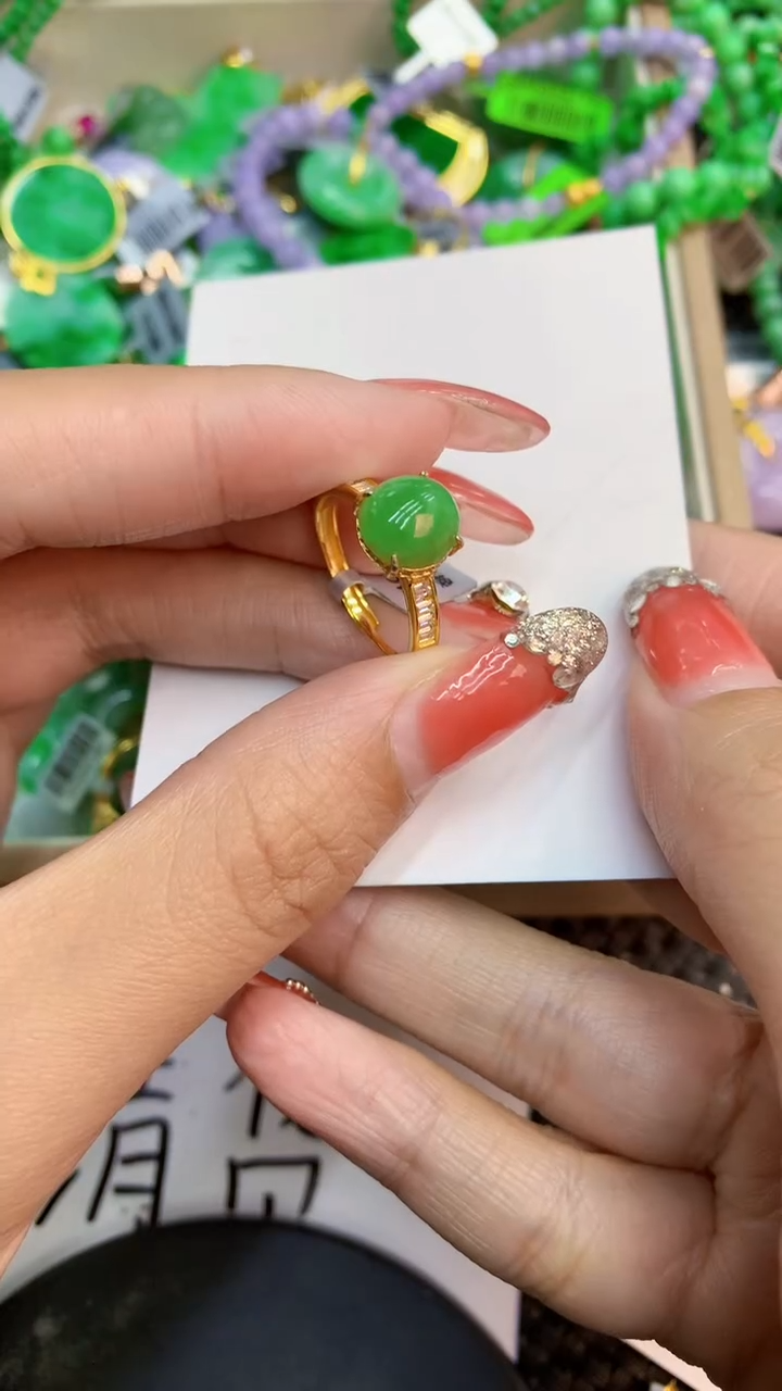 颈饰18K金镶嵌翡翠1