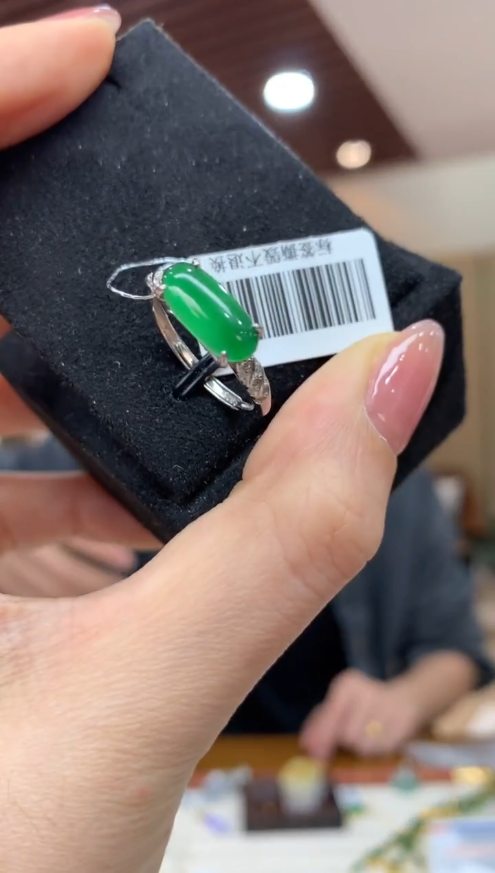 未镶嵌戒指翡翠戒指