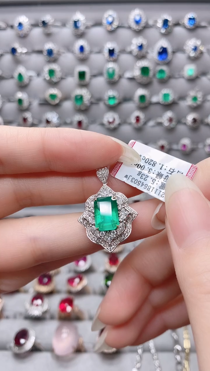 【闪购商品】祖母绿18K金吊坠18K金镶嵌1