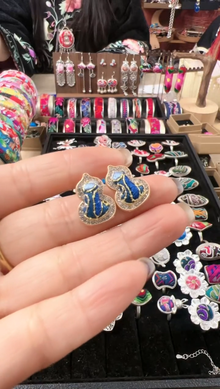 【闪购商品】织绣民族风老绣饰品066