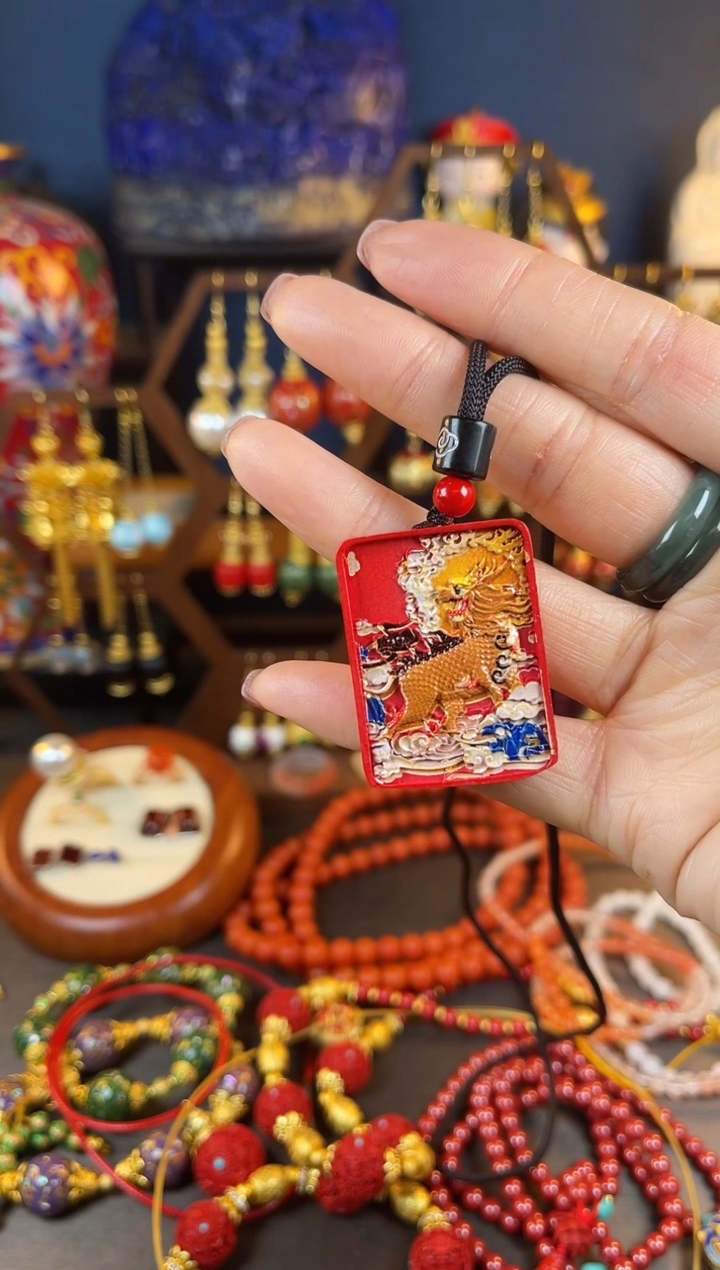 【闪购商品】红红麒麟牌子吊坠