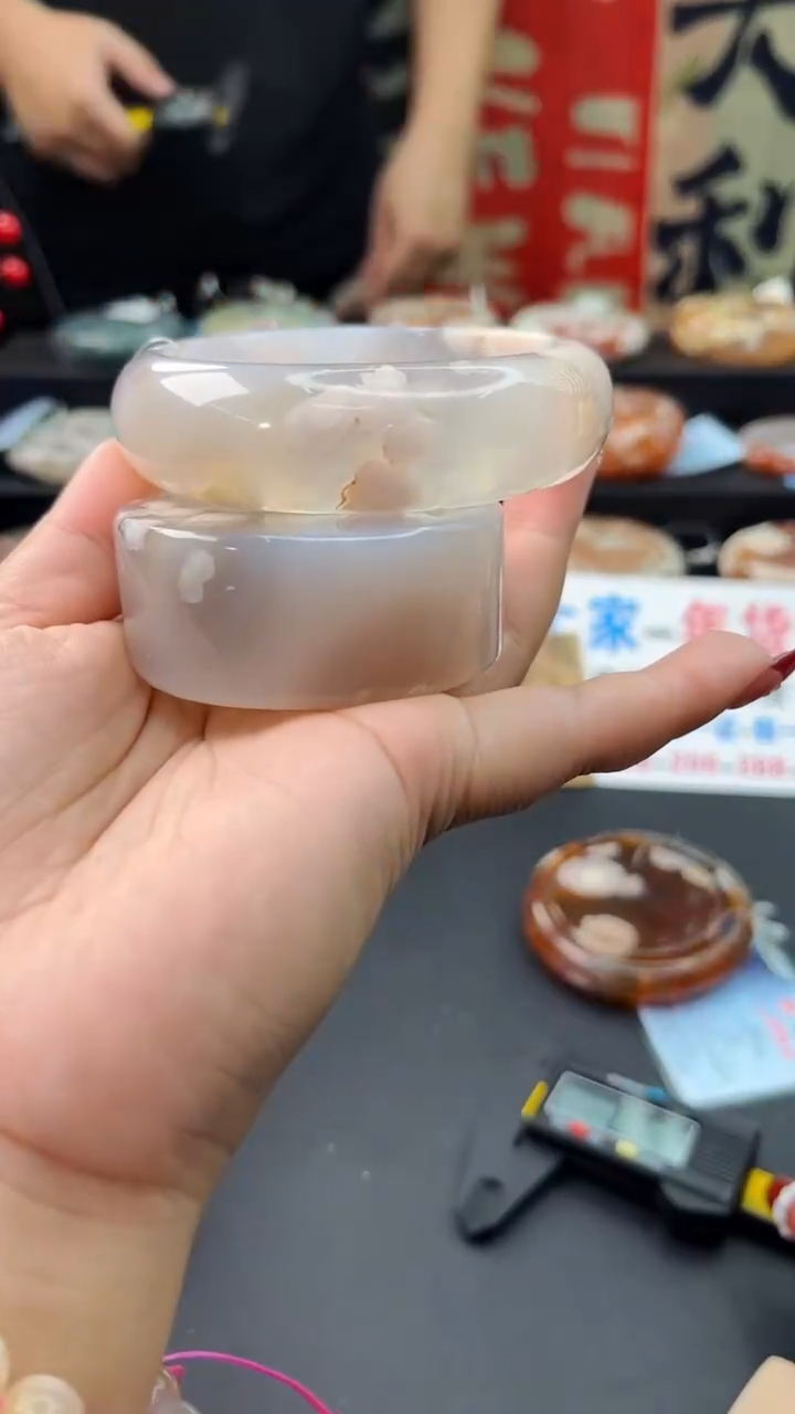 【闪购商品】石英质玉手镯未镶嵌赠送镯心（60圈口）