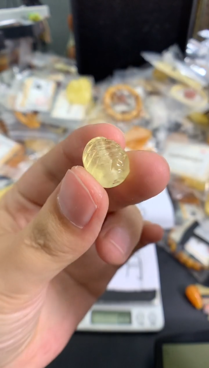 琥珀未镶嵌珠宝奇石1