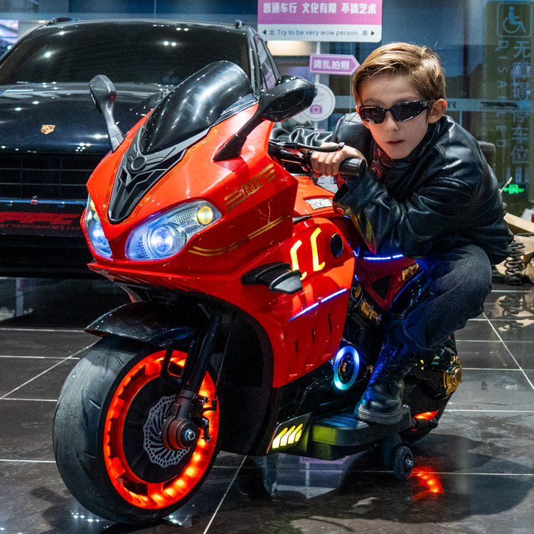 超大型儿童电动摩托车可坐大人碟刹炫彩灯光宝宝电动玩具车