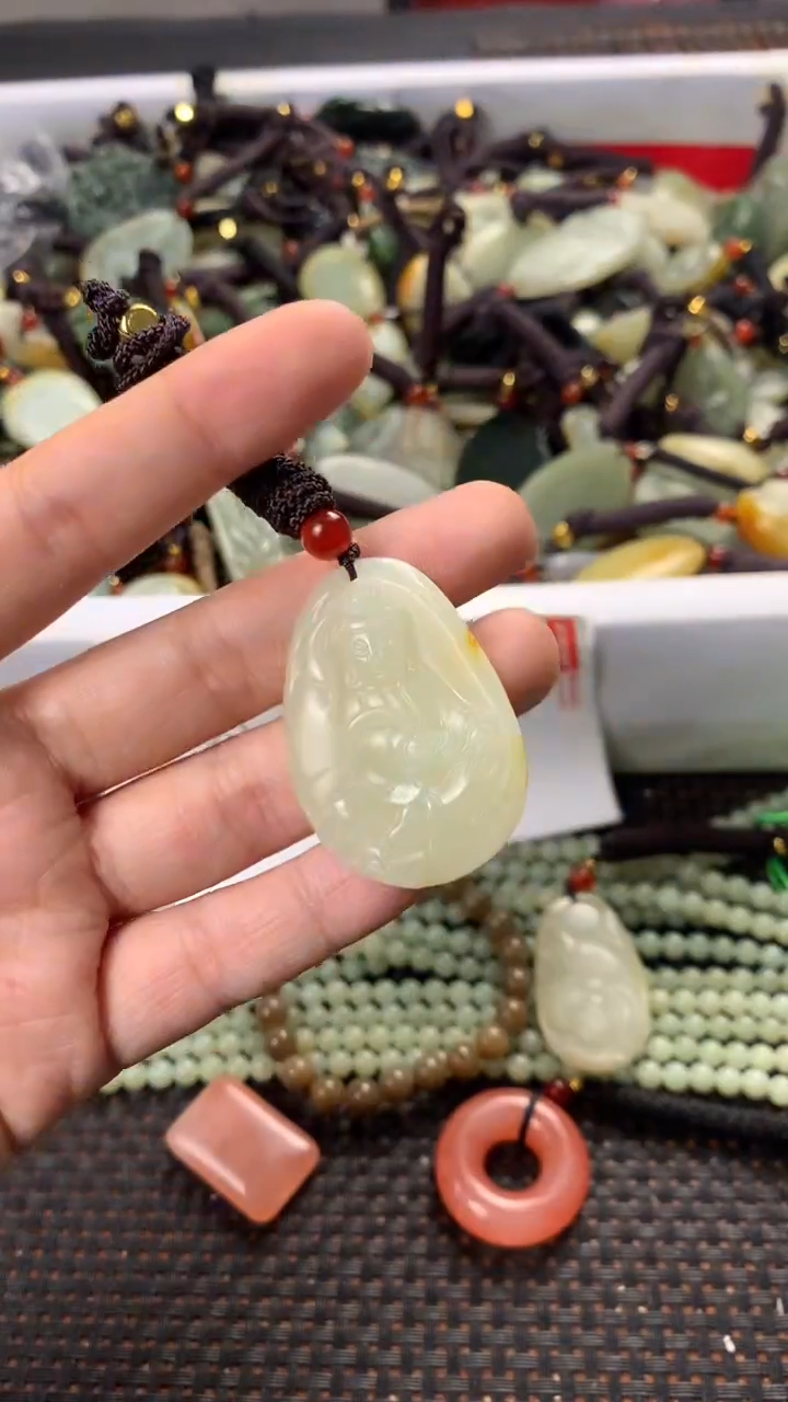 【闪购商品】和田玉颈饰未镶嵌多样性发货没有证书拍一发一有瑕