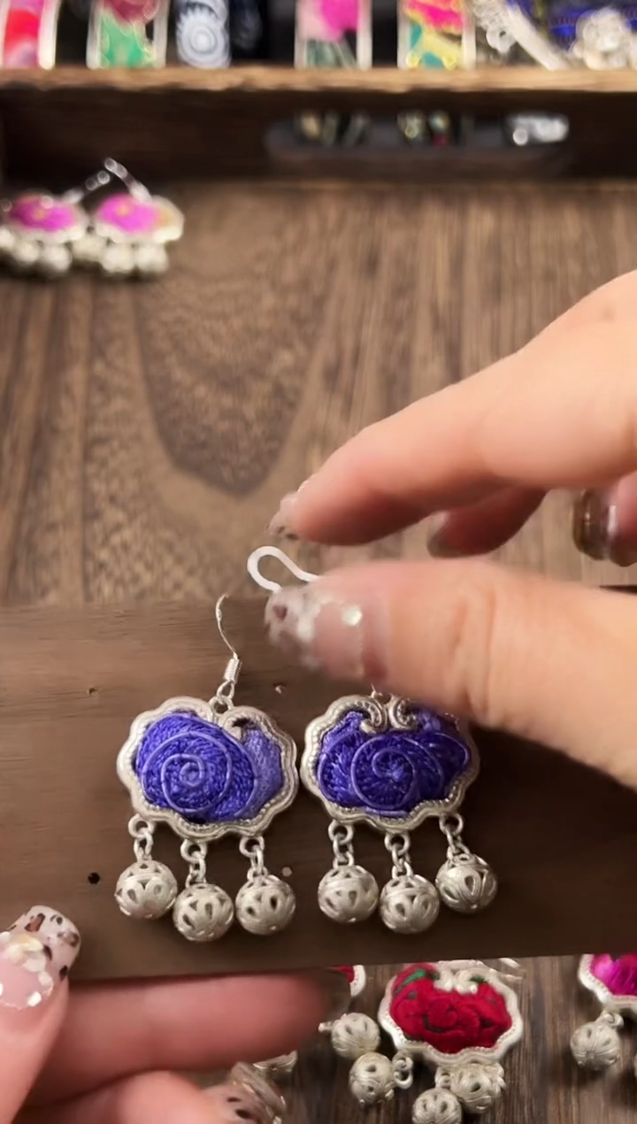 【闪购商品】织绣民族风老绣饰品572