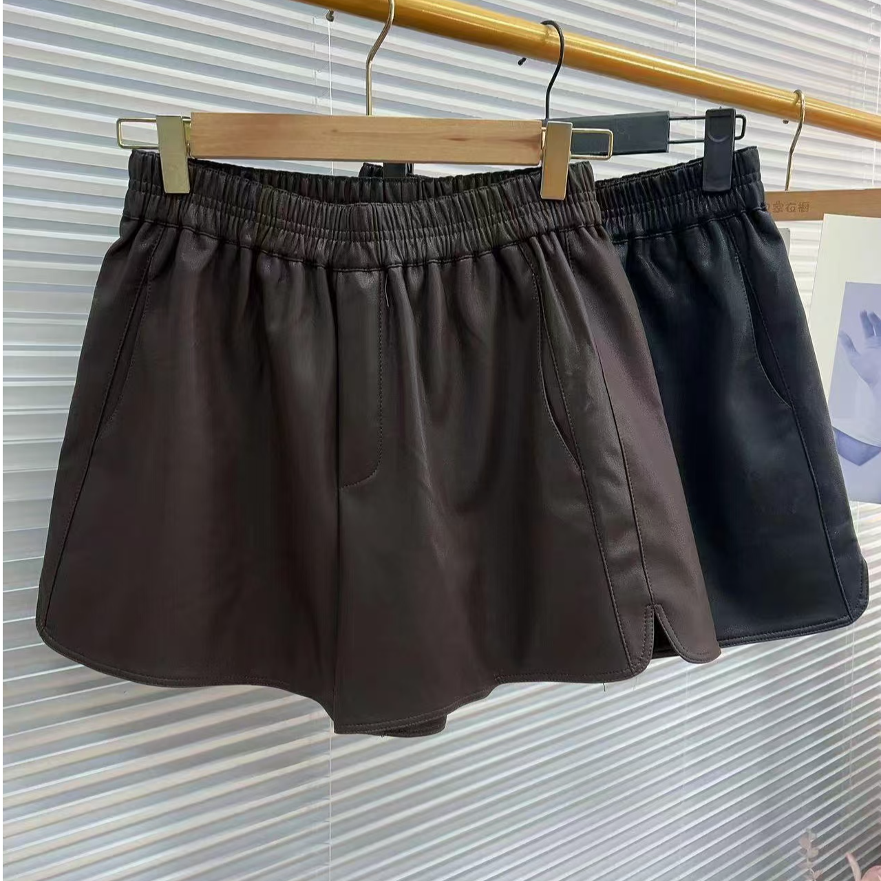 8002气质时尚百搭洋气皮短裤显瘦外穿秋冬