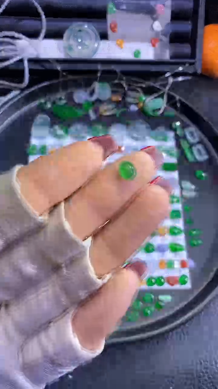 未镶嵌挂件翡翠蛋面