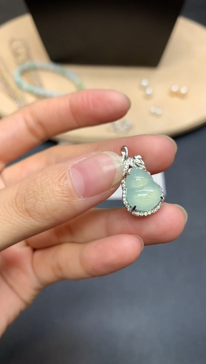 【闪购商品】翡翠吊坠(不含链)银S925镶嵌葫芦【多样性发其一】