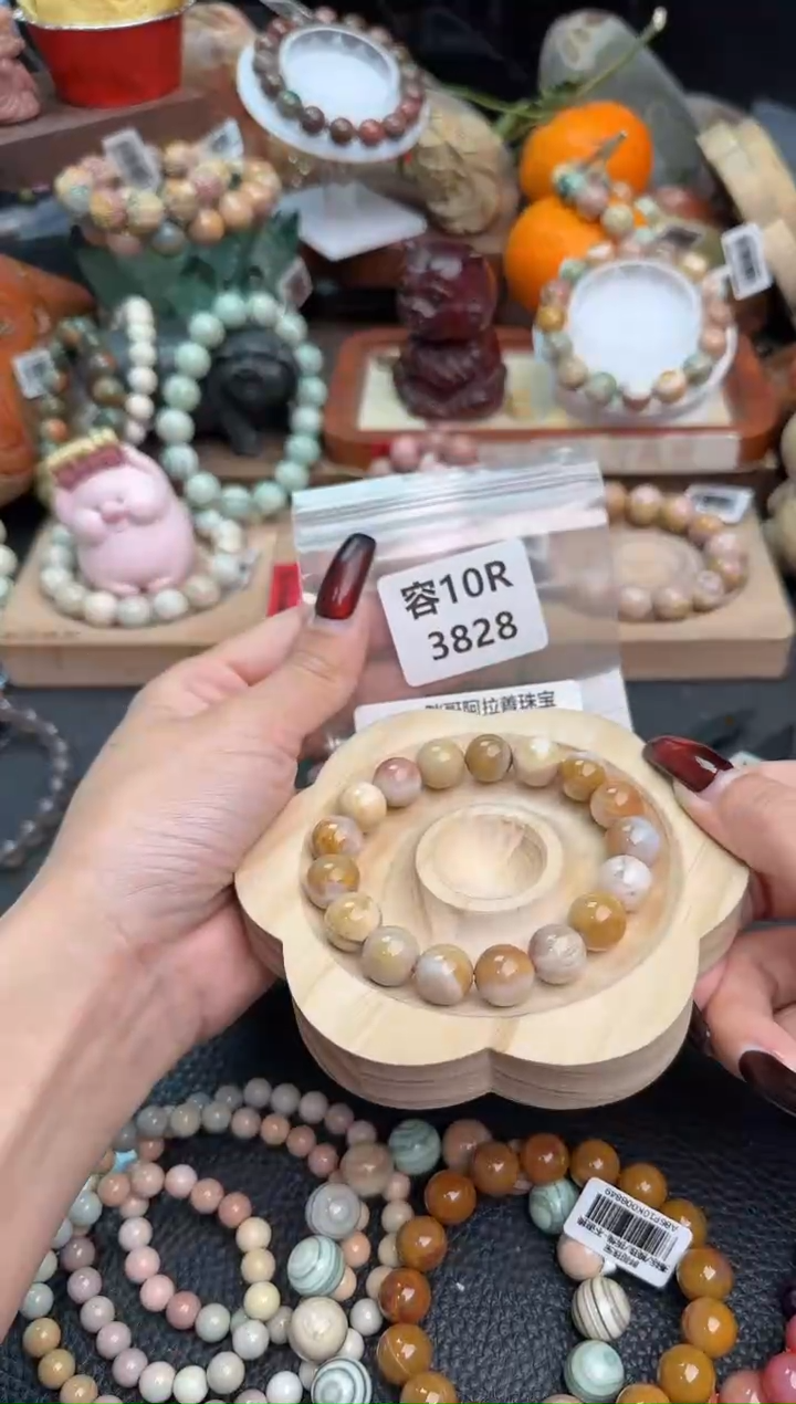 【闪购商品】石英质玉手链未镶嵌10R3828