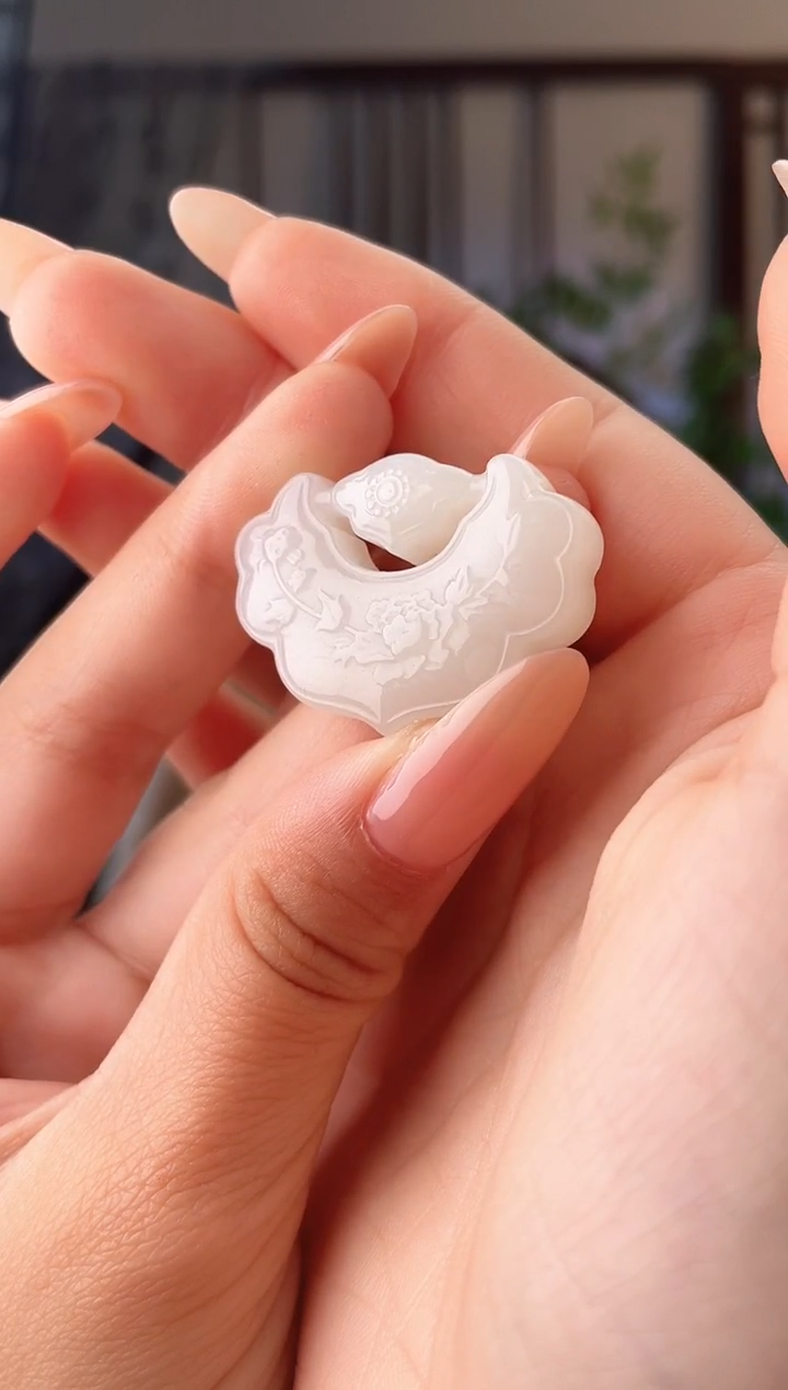 颈饰未镶嵌和田玉锁 xp